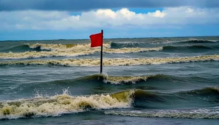চার সমুদ্রবন্দরে ৩ নম্বর সতর্কসংকেত