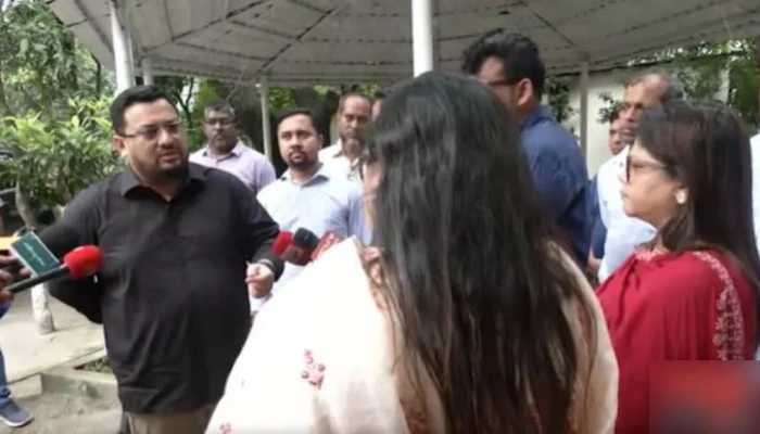 অনুপস্থিত থেকেও হাজিরা: ভূমি প্রতিমন্ত্রীর ক্ষোভ