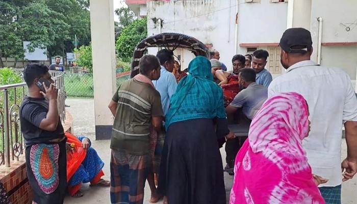 ​চুয়াডাঙ্গায় বিদ্যুৎস্পৃষ্টে দম্পতিসহ নিহত চার