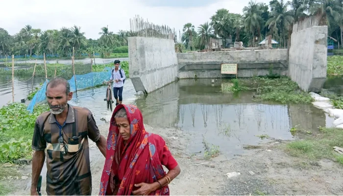 ১১ মাসের সেতুর কাজ আড়াই বছরেও শেষ হয়নি