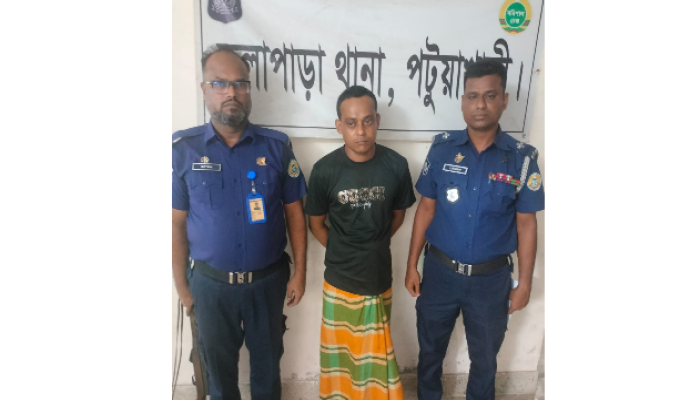 কলাপাড়ায় ইয়াবাসহ দুই কারবারি গ্রেফতার