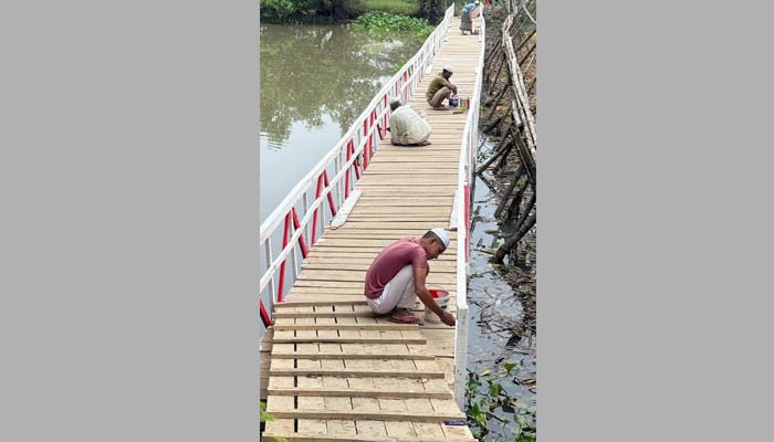 অবশেষে ভাসমান সেতুতে ভোগান্তি লাঘব