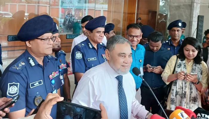 ​পুলিশকে কোনো বেআইনি নির্দেশনা দেবে না নির্বাচন কমিশন: সিইসি