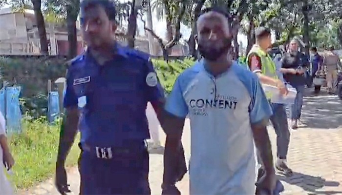 ​সই জাল করে মিউটিশন জালিয়াতি, দলিল লেখকের সহকারী আটক