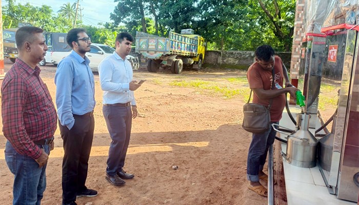 ​কলাপাড়ায় ওজনে কম দেয়ায় ফিলিং স্টেশনকে ৫০ হাজার টাকা জরিমানা