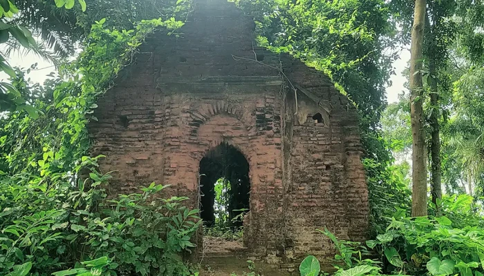 অযত্নে বিলীনপ্রায় ৩০০ বছরের ঐতিহ্যবাহী ‘আবদালের মসজিদ’