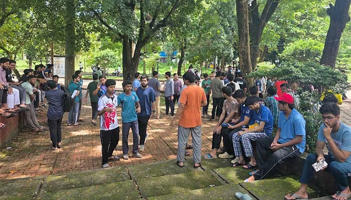 চুয়েটে ভিসি পুনর্বহালের দাবিতে সর্বাত্মক শাটডাউন