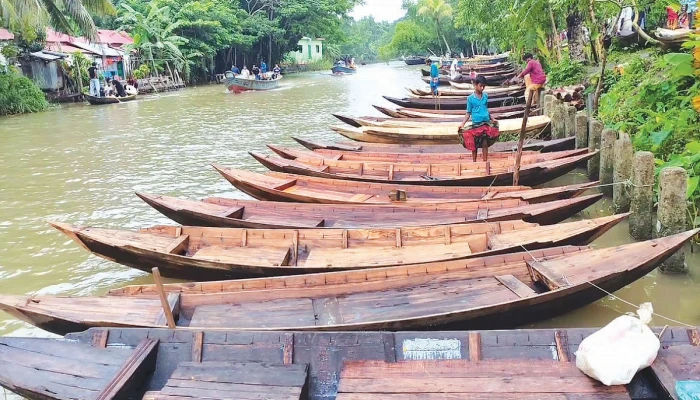 নেছারাবাদে শতবর্ষী নৌকার হাট, বর্ষায় ১০-১২ কোটি টাকার বাণিজ্য
