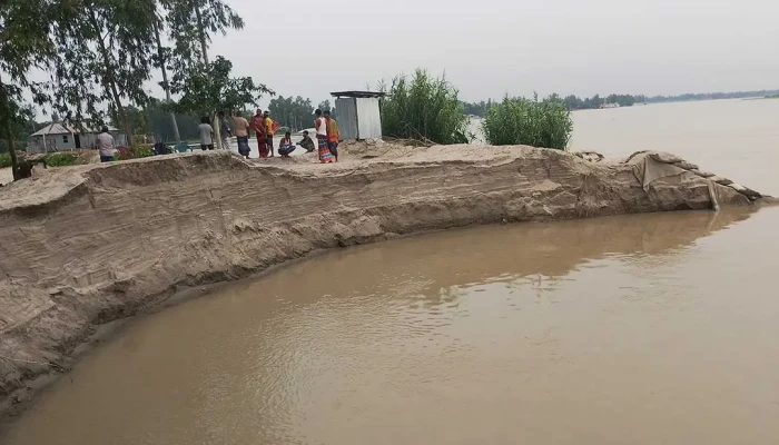 দুধকুমার নদীর ভাঙনে দিশেহারা বাসিন্দারা