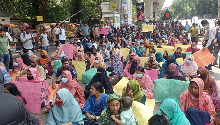 ​শাহবাগে প্রাথমিকের সুপারিশপ্রাপ্ত শিক্ষকপ্রার্থীদের অবস্থান