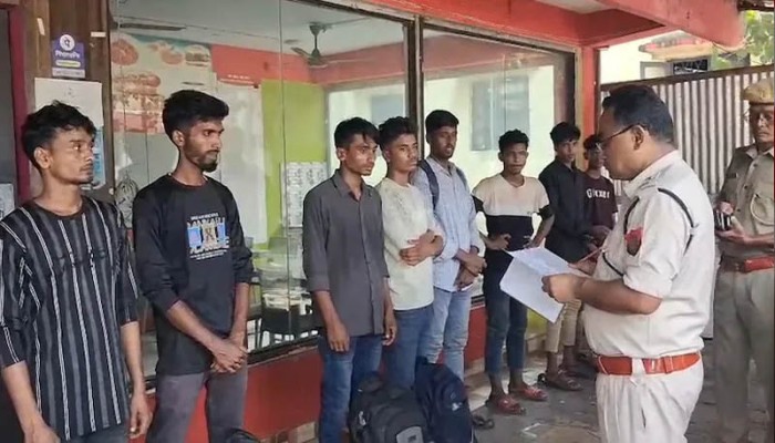 আসামে রেলস্টেশন থেকে ৯ বাংলাদেশি আটক