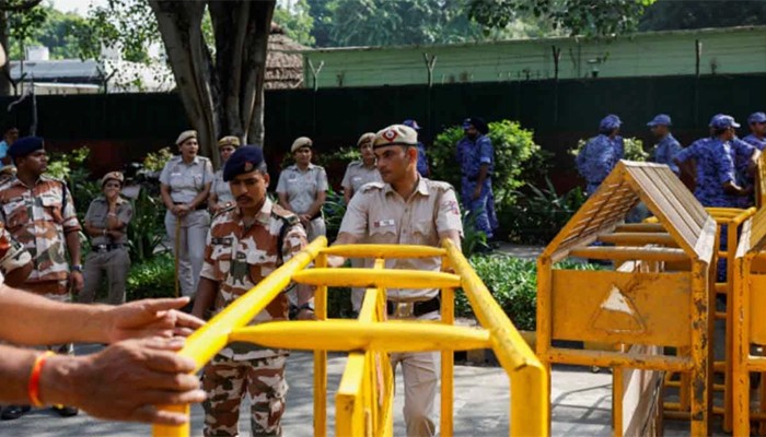 ​সিইসির পদত্যাগ দাবিতে বিক্ষোভের ডাক, মেট্রো স্টেশন বন্ধ