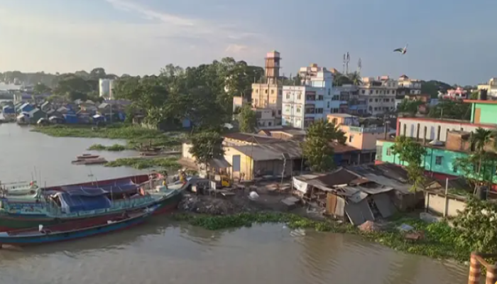 দখল-দূষণে বিপর্যস্ত ডাকাতিয়া; ১০ কিলোমিটারে ৭০০ অবৈধ স্থাপনা