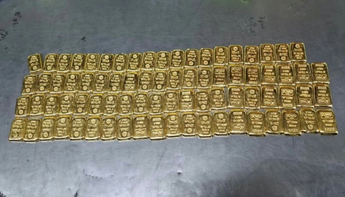 জুতায় থাকা ১৬ কোটি টাকার সোনা উদ্ধার