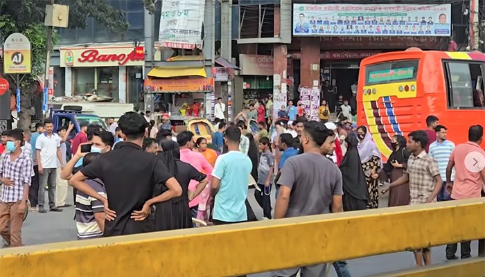​উত্তরায় আজও পোশাক শ্রমিকদের সড়ক অবরোধ, যান চলাচল বন্ধ