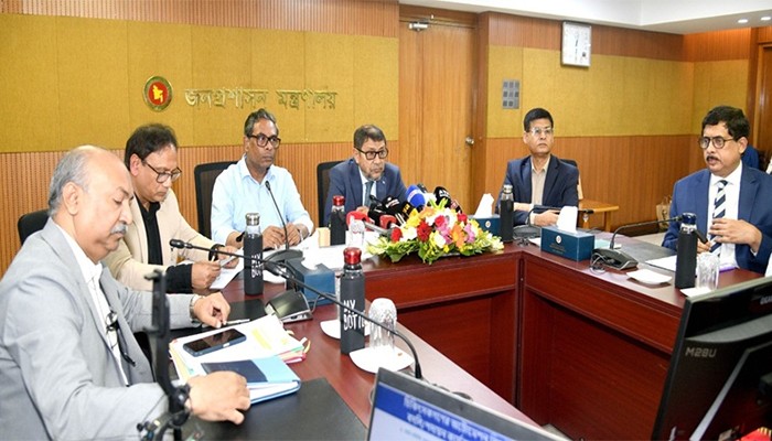 ​চিকিৎসকদের পদায়নে রাজনৈতিক পরিচয় বিবেচনায় নেওয়া হবে না