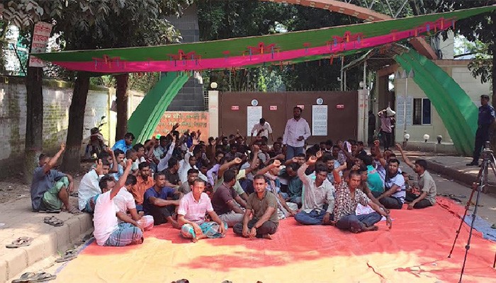 ​শ্রমিক ছাঁটাইয়ের প্রতিবাদে বড়পুকুরিয়া কয়লাখনিতে আন্দোলন