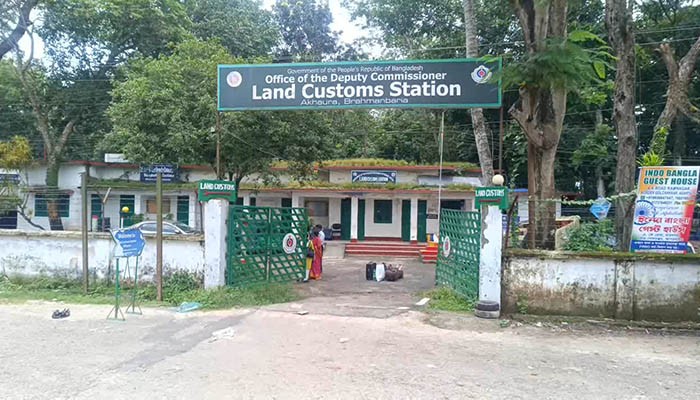 ​আখাউড়া স্থলবন্দরে সাত দিনের ব্যবসায়িক ছুটি