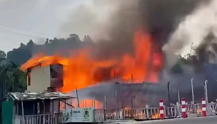 পুরো রিসোর্ট ভস্মীভূত, পাশেই লাশের সারি