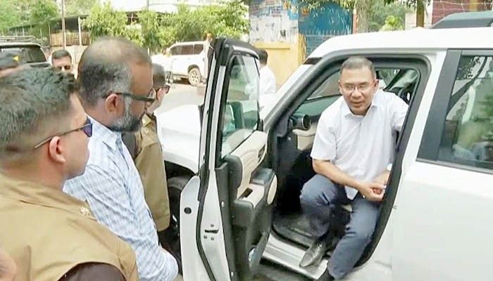 সাড়ে চার ঘণ্টায় রাজধানীর ১৩ স্পট পরিদর্শন প্রধানমন্ত্রীর