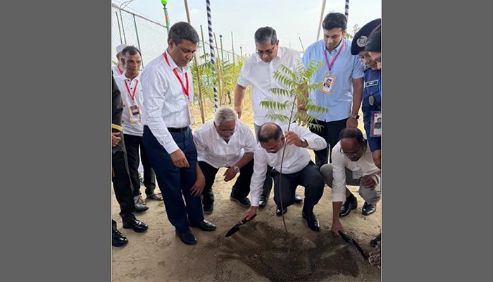 ​ঢাকা-আরিচা মহাসড়কে সবুজায়ন কর্মসূচির উদ্বোধন করলেন প্রধানমন্ত্রী