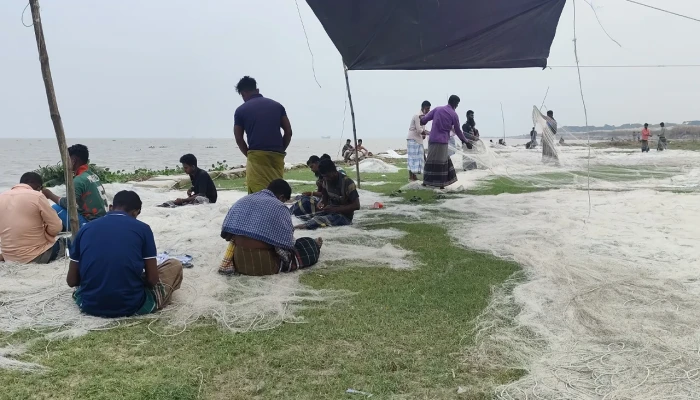 ‘আমাগো কামাই বন্ধ হইয়া গেছে, কিন্তু সমিতির কিস্তি বন্ধ হয় নাই’