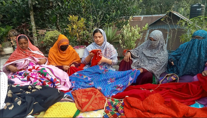 চাকরি না পেয়ে উদ্যোক্তা