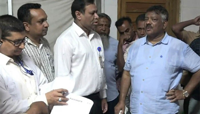 ​সময়মত হাসপাতালে না এলে চিকিৎসকদের বিরুদ্ধে ব্যবস্থা: হুইপ দুলু