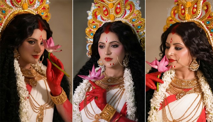 ​দেবী দুর্গার সাজে পরীমণি!