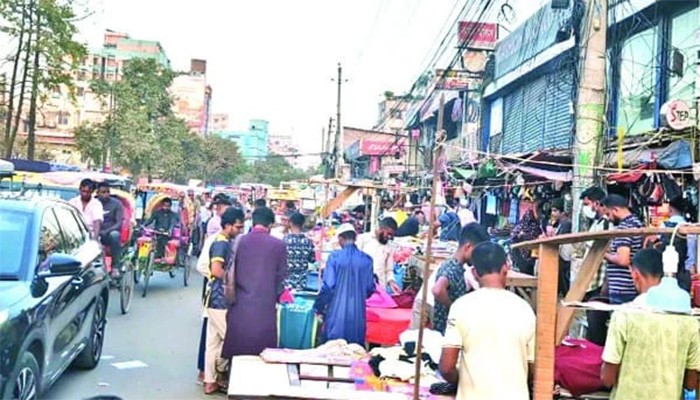 ​১০০ ফিট সড়ক দখলমুক্ত করতে এত অনীহা কেন?