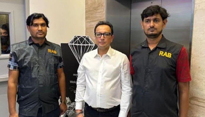 সিআইডির আবেদনের ভিত্তিতে ডায়মন্ড ওয়ার্ল্ডের এমডি দিলীপ গ্রেপ্তার