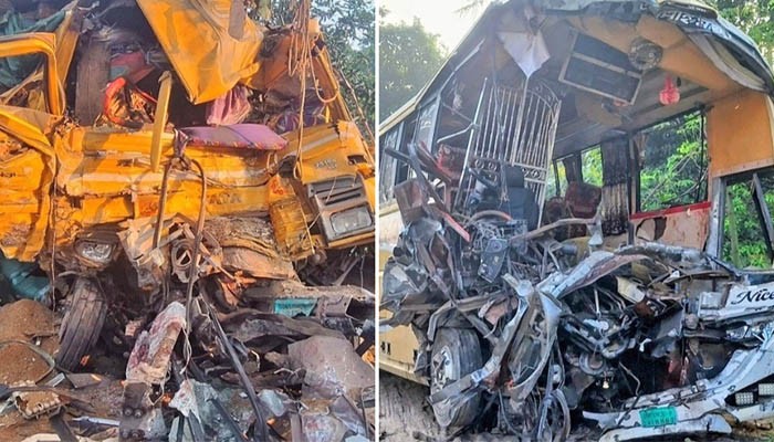 নাটোরে বাস-ট্রাক সংঘর্ষে নিহত ১৪