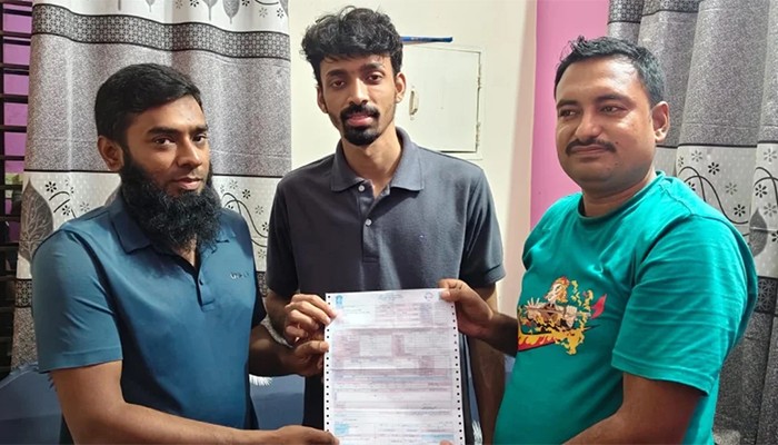 ভুল বিল, গ্রাহকের বাড়িতে গিয়ে ক্ষমা চাইলেন পল্লী বিদ্যুতের ডিজিএম
