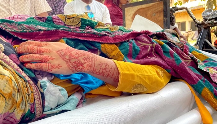 ​মেহেদির রং মুছতে না মুছতেই নববধূর মৃত্যু, স্বামী-শাশুড়ি আটক