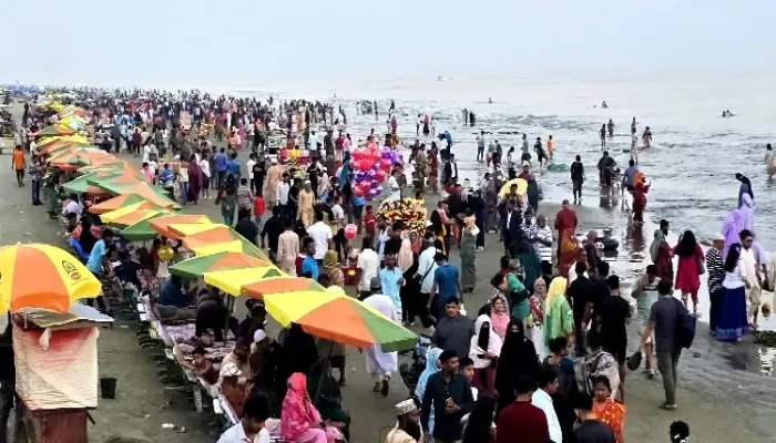 ছুটিতে পর্যটকে মুখর কুয়াকাটা