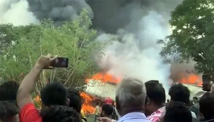 গাজীপুরে পোশাক কারখানায় আগুন, নিয়ন্ত্রণে ফায়ার সার্ভিসের ৮ ইউনিট