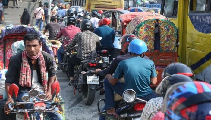 ছুটি শেষে চেনা রূপে ঢাকা