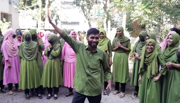 শিক্ষার্থীদের ১৪ দিনের আন্দোলন, অনশনের মুখে বদলি হলেন মাকসুদা