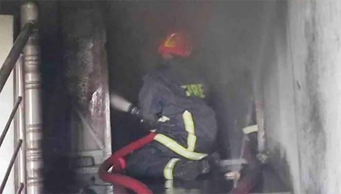 ​কেরানীগঞ্জে প্লাস্টিক কারখানার আগুন নিয়ন্ত্রণে, নিহত ১
