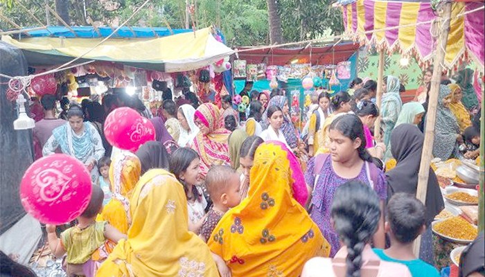 ​যে মেলায় ঢুকতে মানা পুরুষদের