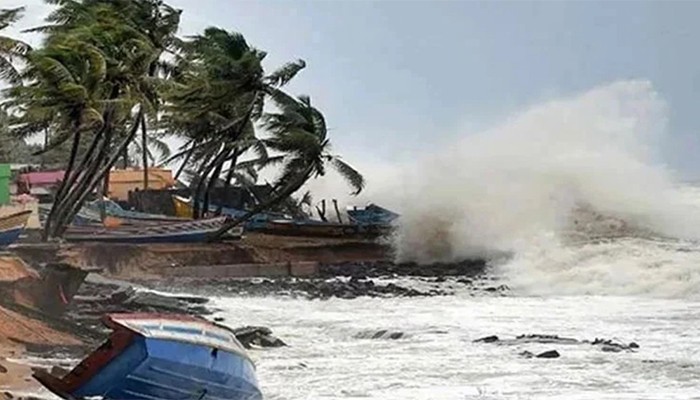 ভারতের উপকূলে অর্ণবের তাণ্ডব, আশ্রয়কেন্দ্রে প্রায় দুই লাখ মানুষ