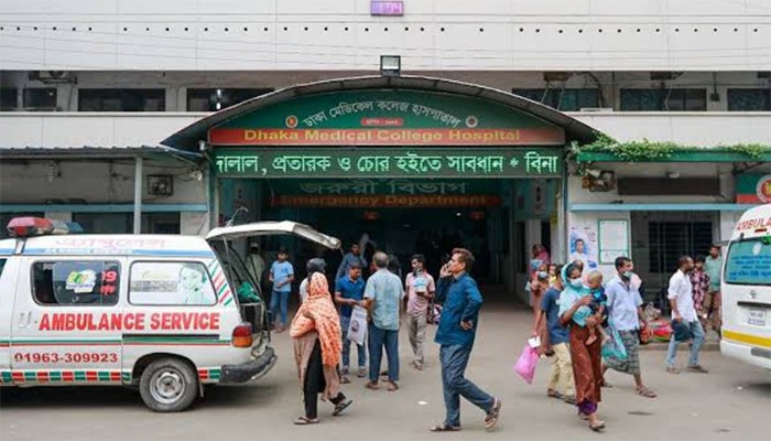 ​ঢাকা মেডিকেলের অ্যাম্বুলেন্স ধর্মঘট সাতদিনের জন্য স্থগিত