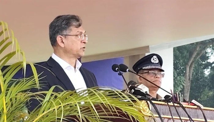 ​সততা ও পেশাদারি দিয়ে জনগণের আস্থা অর্জন করতে হবে: স্বরাষ্ট্রমন্ত্রী