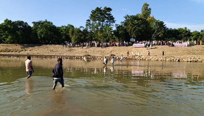 একটি সেতুর জন্য ৩০ বছর ধরে ভোগান্তি
